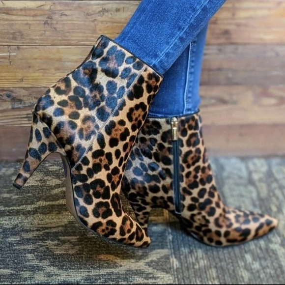 Vince Camuto Nandi Pointed Toe Ankle - Picture 3 of 10